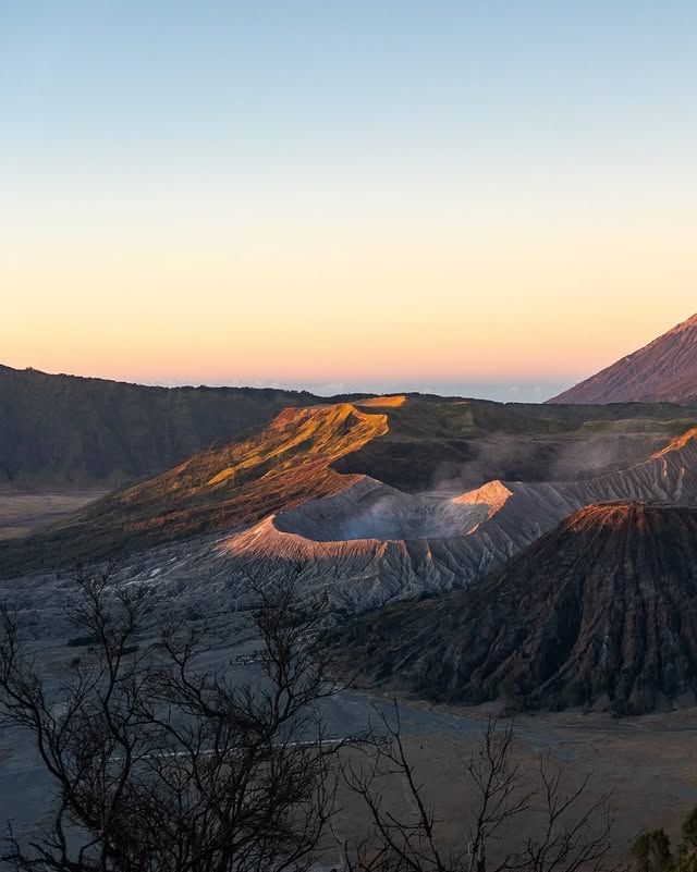 布羅莫火山——東爪哇的地獄之門，震撼人心的奇景