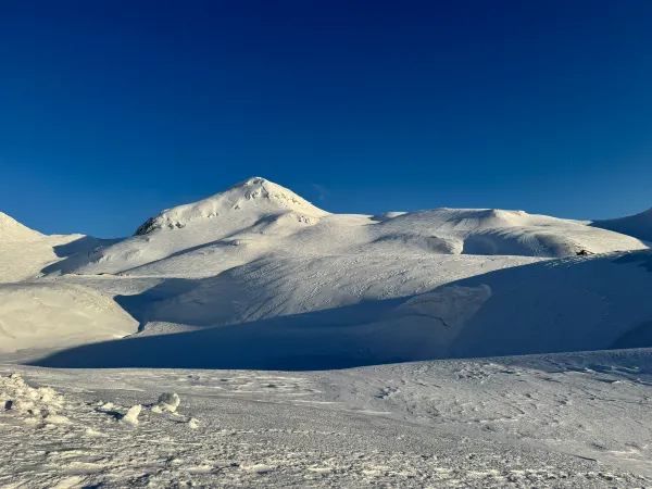 立山黑部：從暴風雪到晴空萬里的奇妙旅程