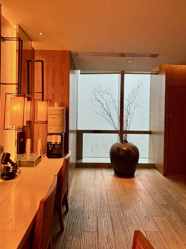極簡中的深藍遼闊｜廣州柏悅酒店