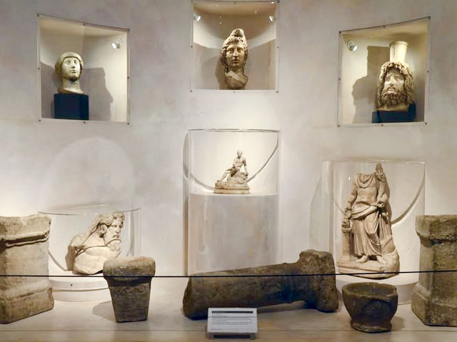 Free London Walking Tour: Uncover London’s 2000 Year Roman History!