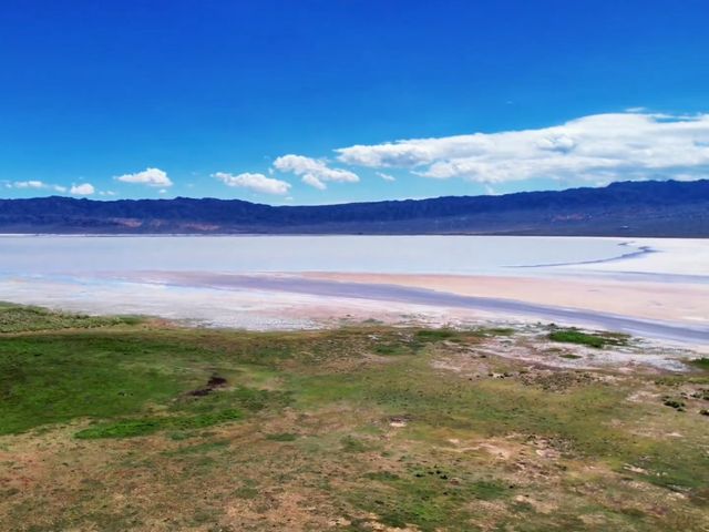 七月探索烏魯木齊鹽湖景區：鹽海之上的夢幻奇景   七月，陽光熾熱，烏魯木齊鹽湖景區宛如一顆璀璨嘅明