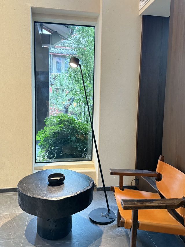 隱藏在麗江古城裡的秘境酒店，彷彿住進藝術館