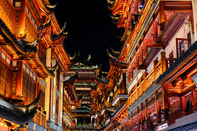 外灘與城隍廟：一場燈火裡的上海夢