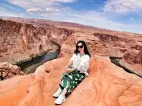美國西海岸——羚羊谷，馬蹄灣。 去馬蹄灣的路上全是沙子，還是坡路，而且暴曬，來回要走1小時，車子開不