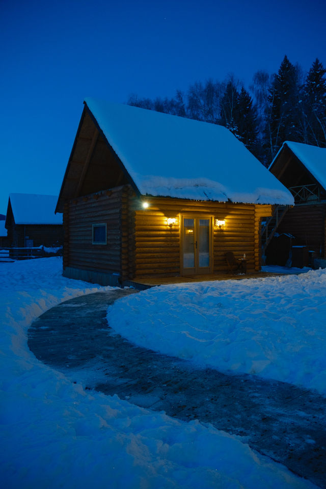 在禾木小住，遇到了夢想中的小木屋