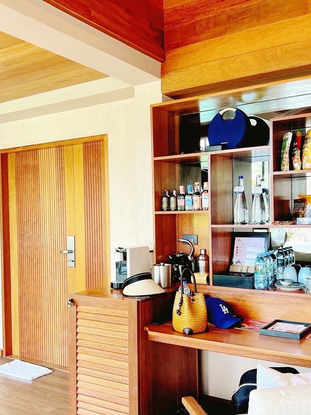 麗貝島果凍海邊躺平3天！這家度假酒店美到不想走！