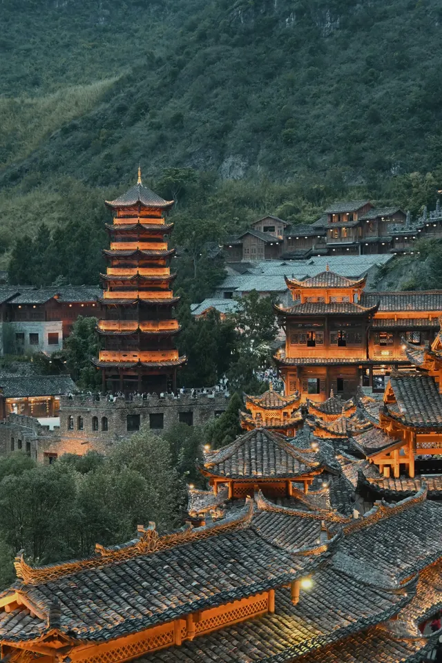 興義:高鐵開通!週末逛峽谷看瀑布(無車版 興義:高鐵開通!週末逛峽谷看瀑布(無車版