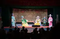 這個城市還有兩副面孔呢