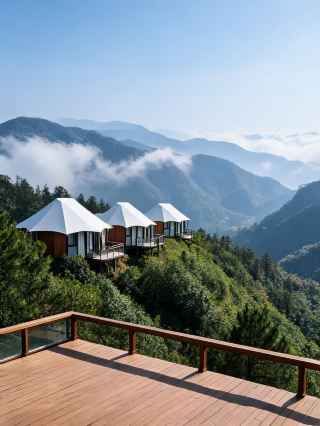Stay in a mountain cabin swaying with bamboo shadows in Eshan, where the entire Yi ethnic region is my backyard