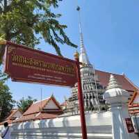 วัดชนะสงคราม  (อยากชนะ ฝ่าฟันอุปสรรคผ่านไปด้วยดี)