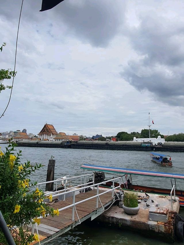 คาเฟ่ริมแม่น้ำเจ้าพระยา • VIVI The Coffee Place •