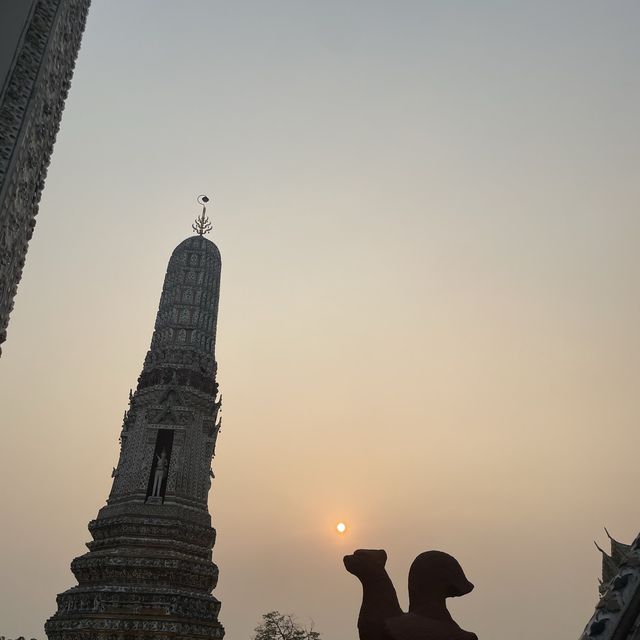 Beautiful sunset with amazing temple views 