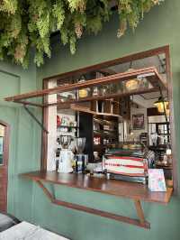 233 Poshtel คาเฟ่ บาร์ และที่พัก