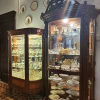 Room 8 咖啡店，古董收藏家