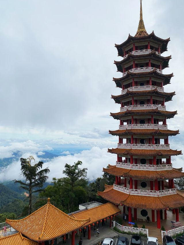 Temple above the cloud 🌤️☁️⛅️🌥️