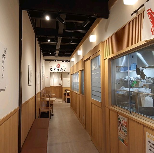 大須万松寺通商店街平價握飯糰【
にぎりたて】