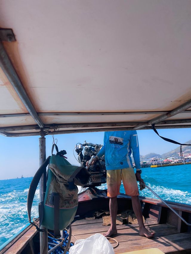 กิจกรรมที่ห้ามพลาด‼️ นั่งเรือหัวโทงหาทำที่เกาะล้าน