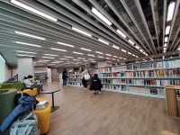全新落成 兩層高+寬敞+天然採光 圖書館