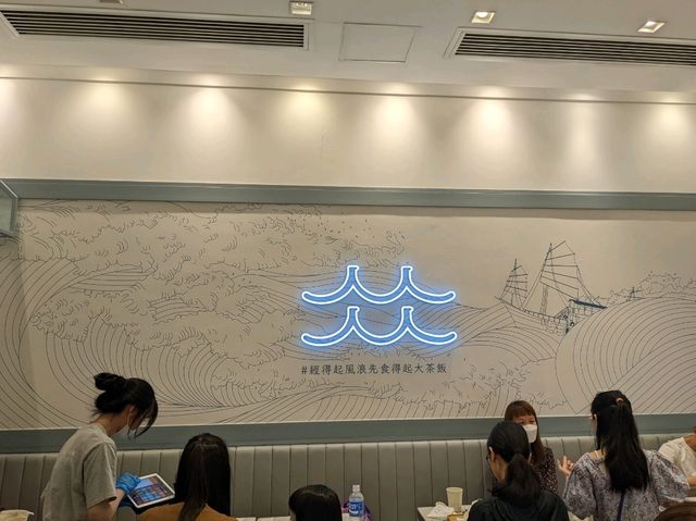 "將軍澳中心值得一試美食，黃金湯酸菜魚片晚市優惠抵食，皮蛋豆腐超好味！"