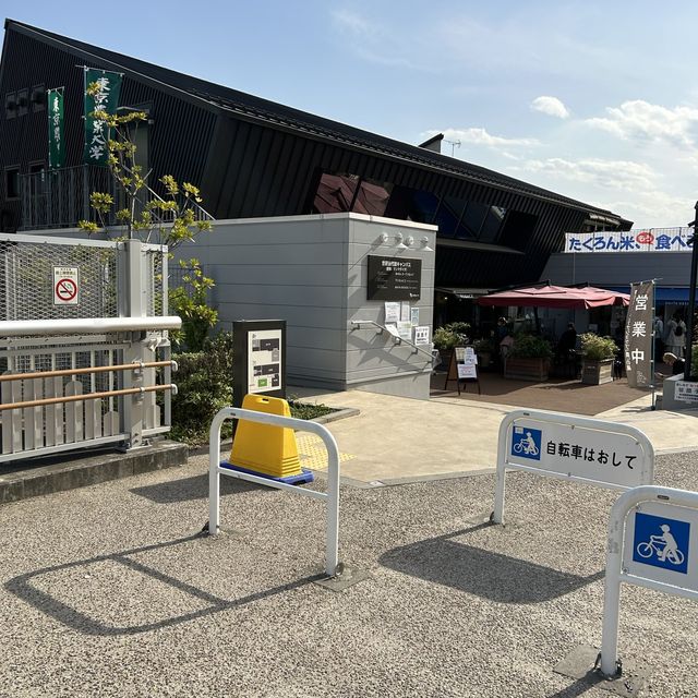 小田急線世田谷代田駅近くの広場