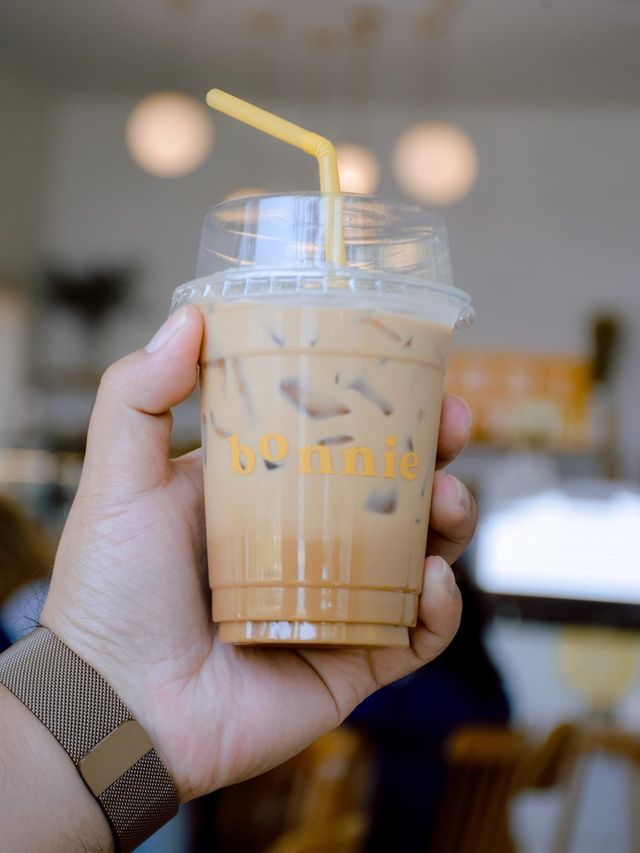 คาเฟ่ชะอำ 𝐛𝐎𝐧𝐧𝐢𝐞 𝐨𝐧 𝐭𝐡𝐞 𝐛𝐞𝐚𝐜𝐡  🏝️