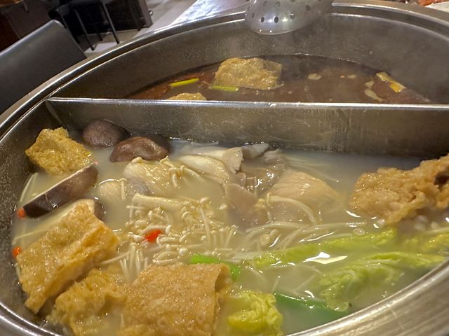 【 2023 屏東美食 】王記麻辣火鍋 鴛鴦鍋 無限冰淇淋
