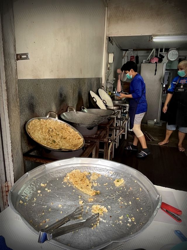 ร้านข้าวตังโบราณ หอม กรอบ อร่อย ที่ชุมชนริมน้ำฯ
