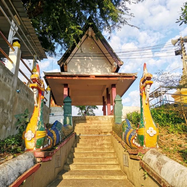 วัดพระธาตุดอยทองและเสาสะดือเมือง 108 หลัก
