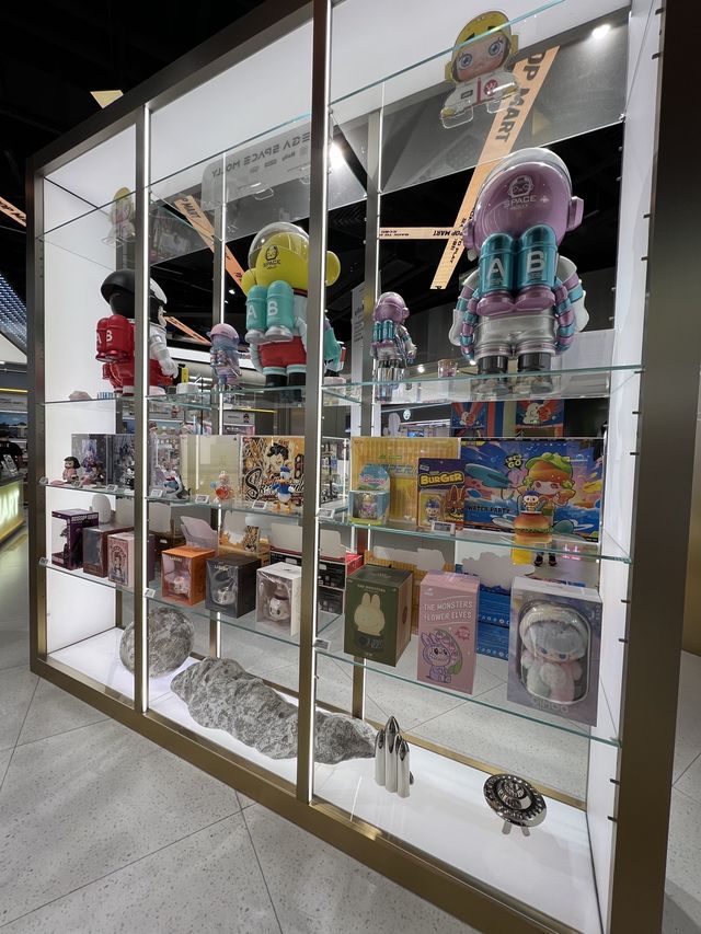 內地必行盲盒店❤️POPMART‼️不同卡通公仔任你揀👏🏻