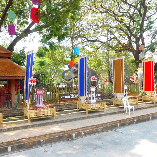 Horse-Drawn Carriage Through Lampang
 Old Town