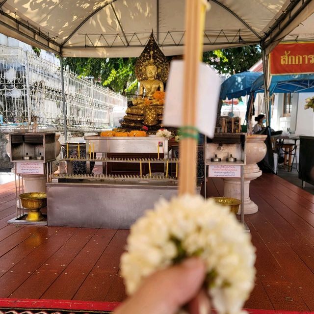 วัดชนะสงคราม  (อยากชนะ ฝ่าฟันอุปสรรคผ่านไปด้วยดี)
