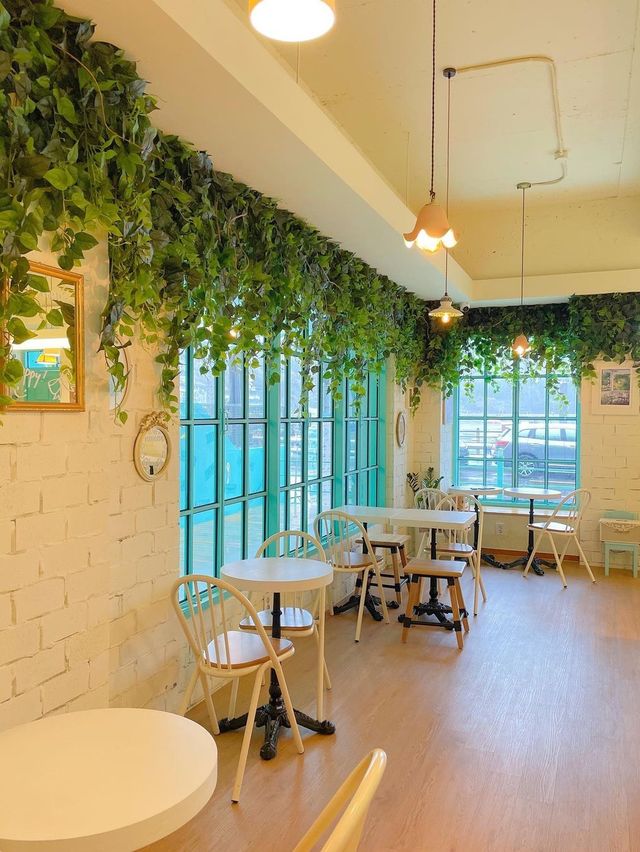 귀산에 위치한 크로플 맛집 79파운야드 귀여운 인테리어로 사진찍기 너무 좋아요❤️