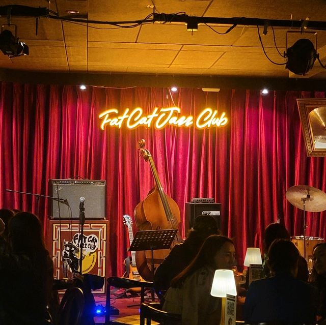 몽골 울란바토르의 아름다운 재즈바 Fat Cat Jazz Club