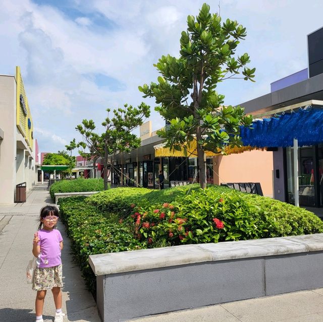 【臺中海邊Outlet】購物樂園，親子好去處。