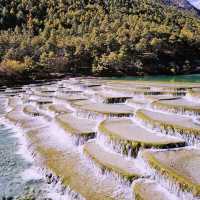 Discover stunning autumn in Jingtan Lake