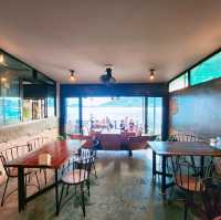 Cafe’ der sea คาเฟ่น่ารักชิค ๆ ริมทะเลสาบ