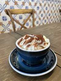 充滿葡萄牙風格藍白色Cafe