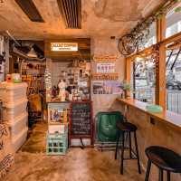 香港隱世轉角木系復古Cafe