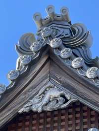 【東京都/北三谷稲荷神社】屋根にいる狐さまが必見