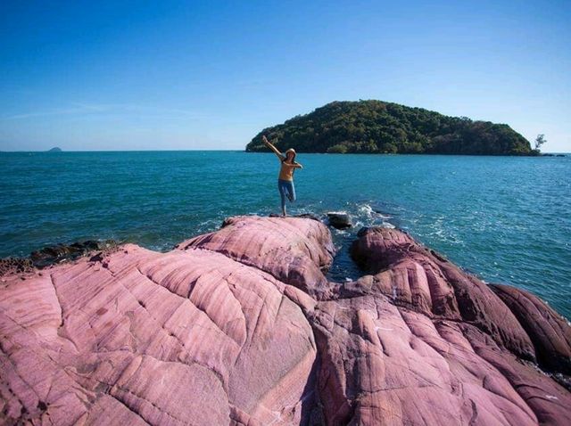 ลานหินสีชมพู อ่าวคุ้งกระเบน จันทบุรี