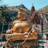 北碧府．Wat Ban Tham(依山勢建造的巨龍廟宇)