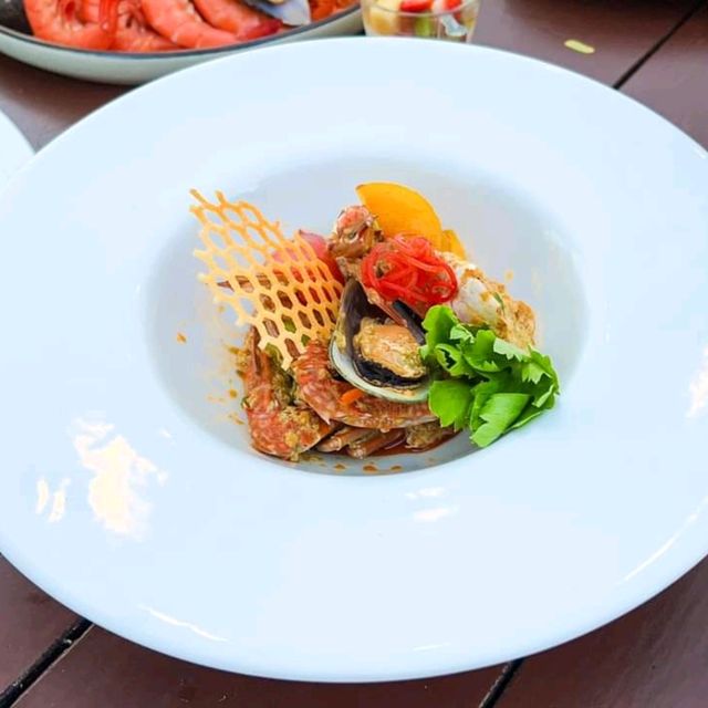 พามาทานบุฟเฟต์ Seafood ริมแม่น้ำ