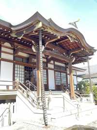 【寶蔵院/東京都】三界萬霊の石碑と石像が見守る寺院