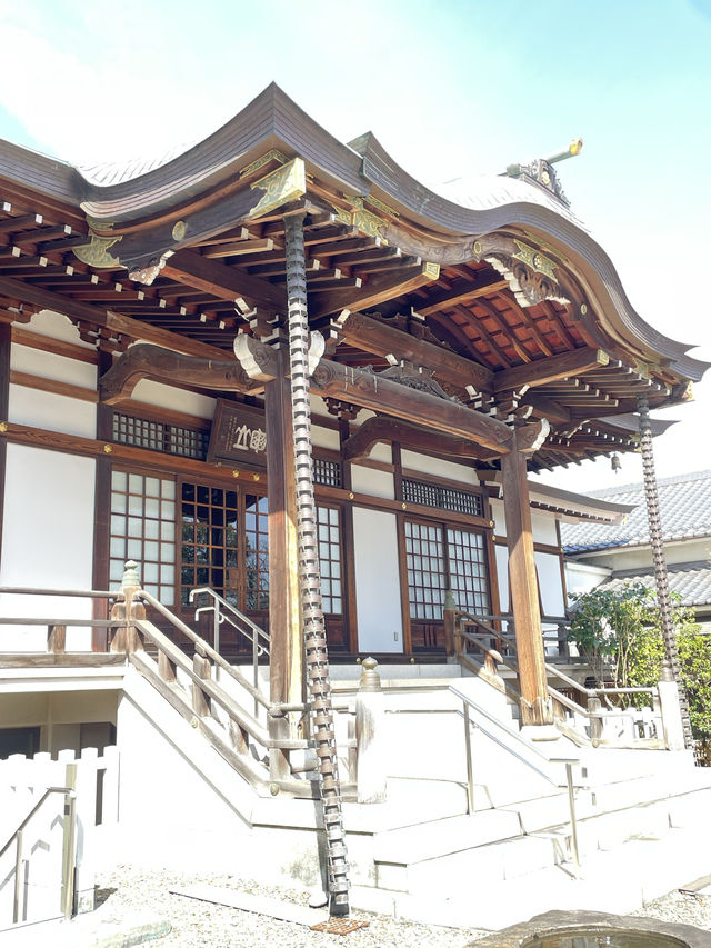【寶蔵院/東京都】三界萬霊の石碑と石像が見守る寺院