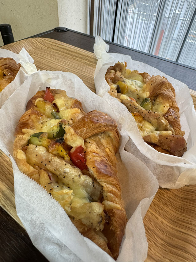 【福岡カフェ】お店の見た目は｢和｣でも中にはクロワッサンやドーナツが並ぶカフェ🍩🥐