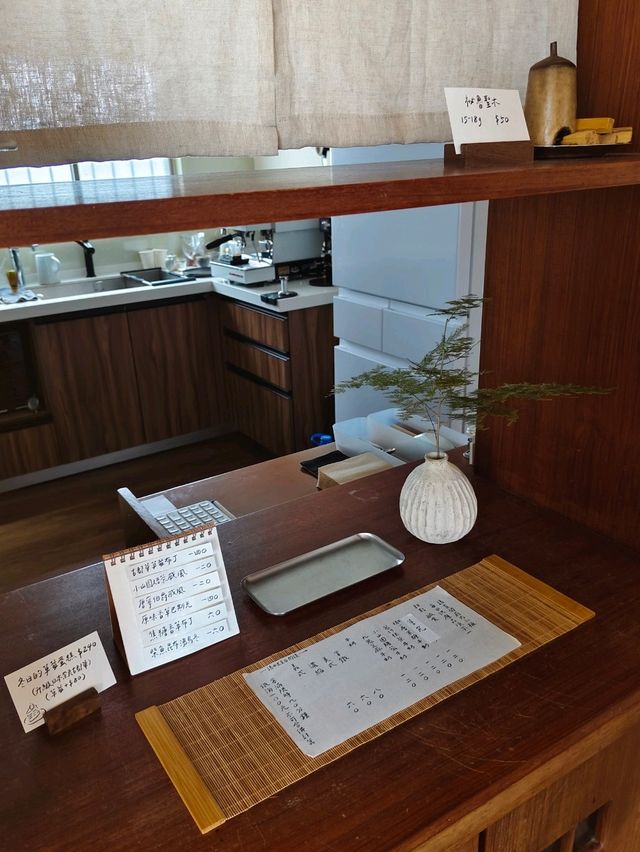 花蓮丨宅寂美學充滿禪意的咖啡廳丨坡上