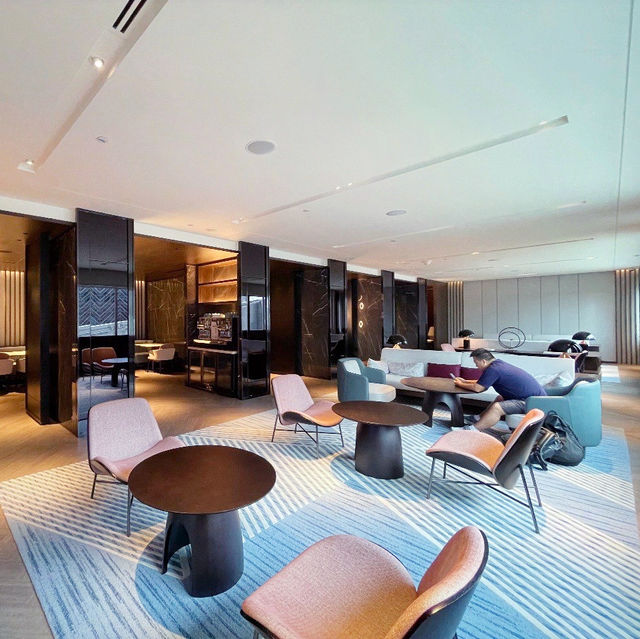 Best business lounge in Singapore