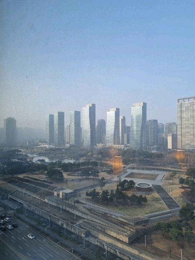 송도의 교통의 요지에 위치한 호텔