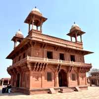 😍 Visiting the majestic Agra Red Fort ♥️