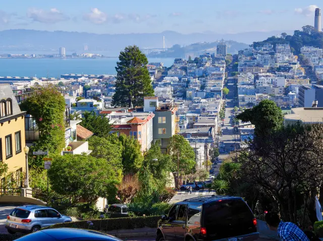 【美國・舊金山】又名『世界最彎曲的街道』